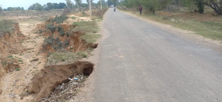 बर्डोद-बाटखानी सड़क मार्ग पर गहरी खाई दे रही हादसों को आमंत्रण, ग्रामीणों ने दुरूस्त कराने की मांग