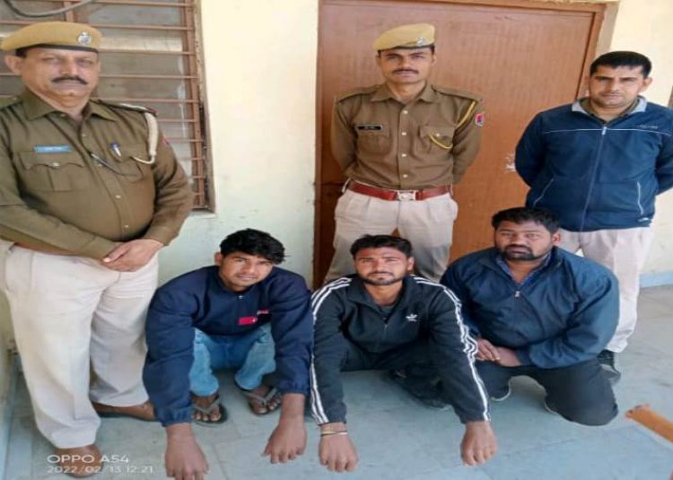 पहाड़ी पुलिस की कार्यवाही, टाटा हाईवा छीनने केे मामले में तीन बदमाश गिरफ्तार