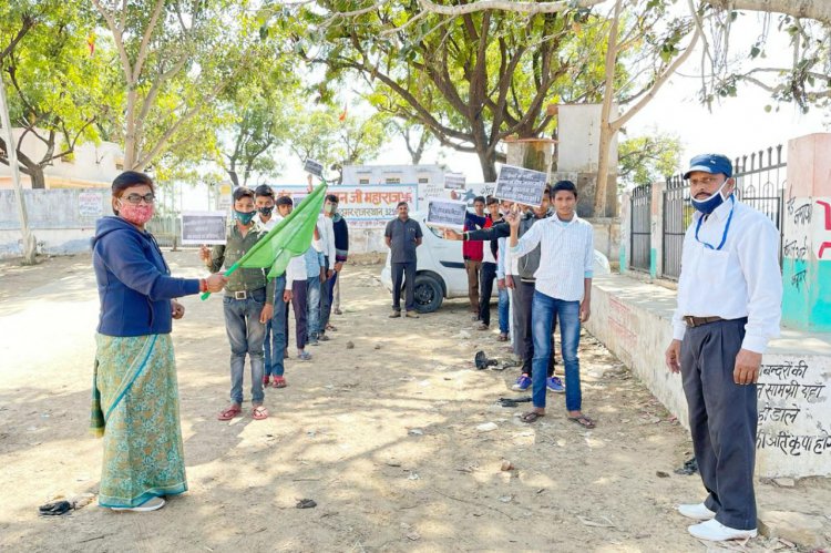 राष्ट्रीय लोक अदालत के प्रचार प्रसार के लिए निकली स्कूली बच्चों की रैली