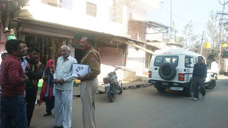 मोबाइल छीनने की घटना को लेकर पुलिस ने घटनास्थल का किया मौका मुआयना