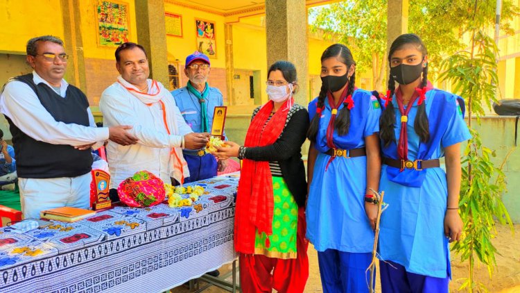 प्रतिभाशाली विद्यार्थियों एवं उत्कृष्ट परिणाम देने वाले अध्यापकों को किया सम्मानित