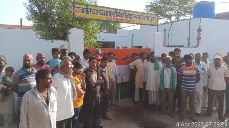 गोविंदगढ़: अध्यापकों के संदिग्ध आचरण से खफा ग्रामीणों ने जड़ा स्कूल गेट पर ताला,  जानिए क्या है पूरा मामला