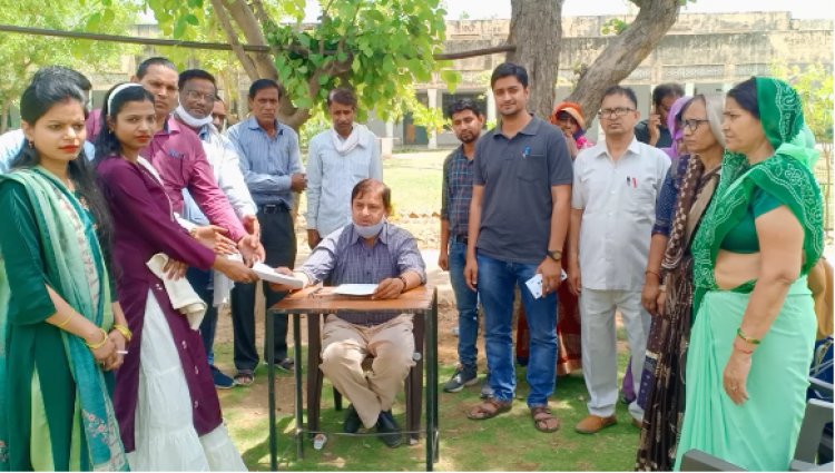 गोविन्दगढ़: बोर्ड के नियमो को दरकिनार कर शिक्षा के मंदिर में बच्चो के सामने गुरुजनों से अशोभनीय व्यवहार, अध्यापको में रोष व्याप्त