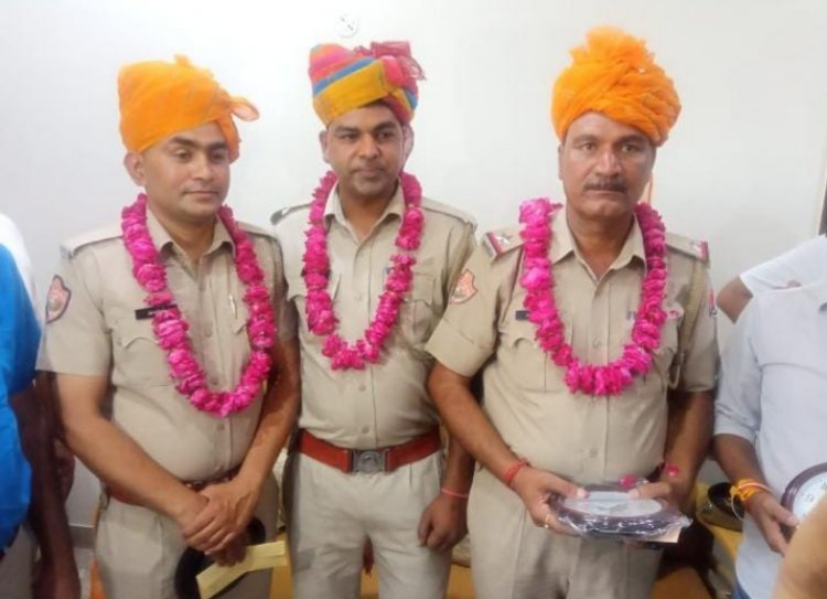 जयपुर के विद्या नगर स्थित जूते के गोदाम में लगी आग, मौके पर पहुंची पुलिस टीम ने आग से झुलसे लोगों को निकाला, लोगो ने किया सम्मान