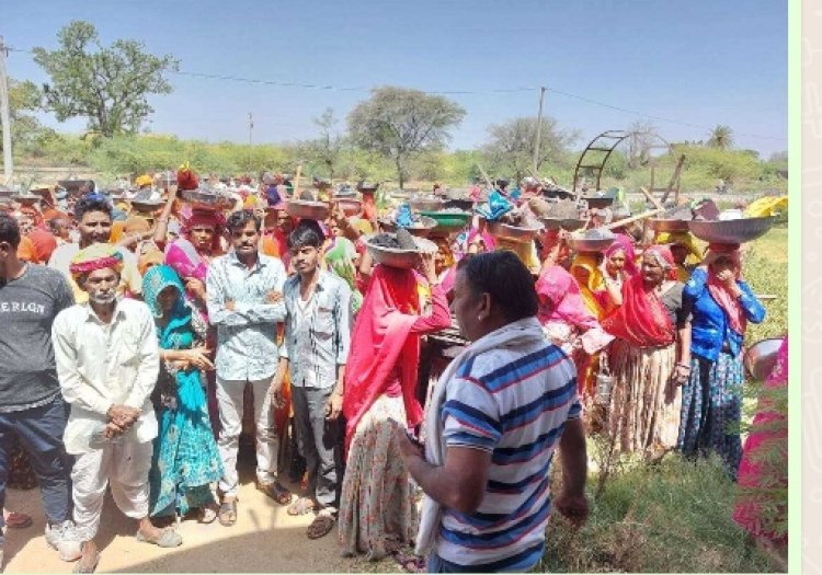 मनरेगा श्रमिकों में ऑनलाईन उपस्थिति नही होने पर रोष व्याप्त,  किया प्रदर्शन