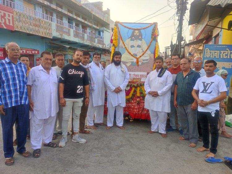 स्वामी जीवनमुक्त महाराज जी का तीन दिवसीय बरसी उत्सव प्रभातफेरी के साथ शुरू