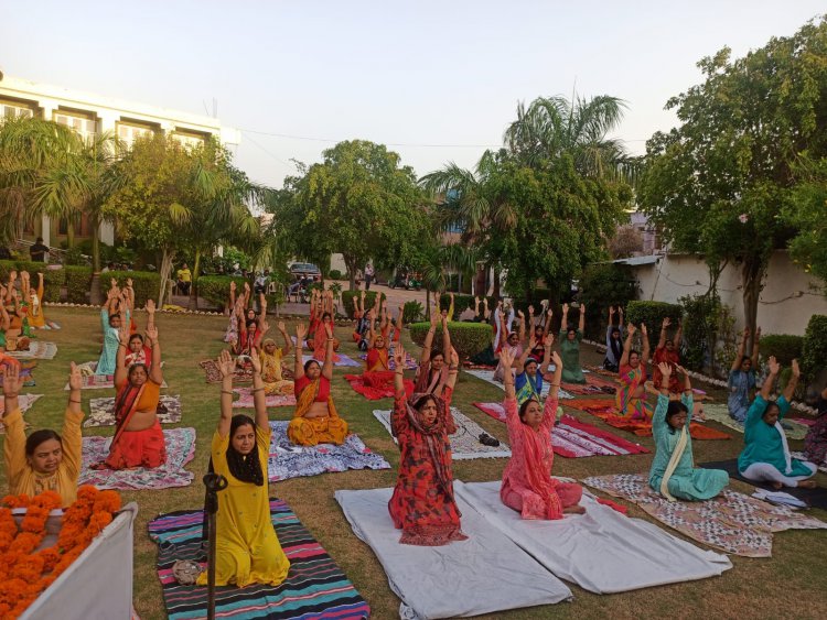 योग हमें ईश्वर की अनुभूति कराकर खुद से मिलाता है: सांसद रंजिता कोली