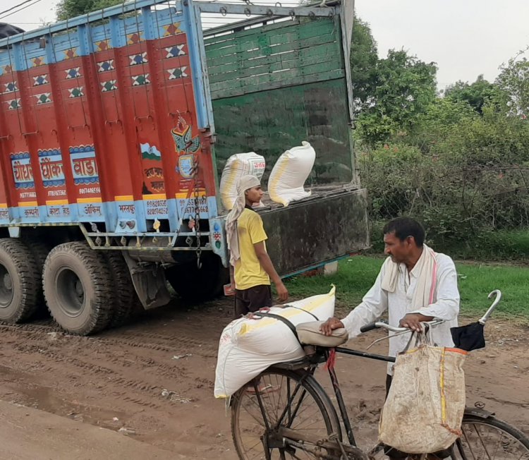 खाद की काला बाजारी:  एफपीओ से जुड़े शेयर होल्डर्स परेशान