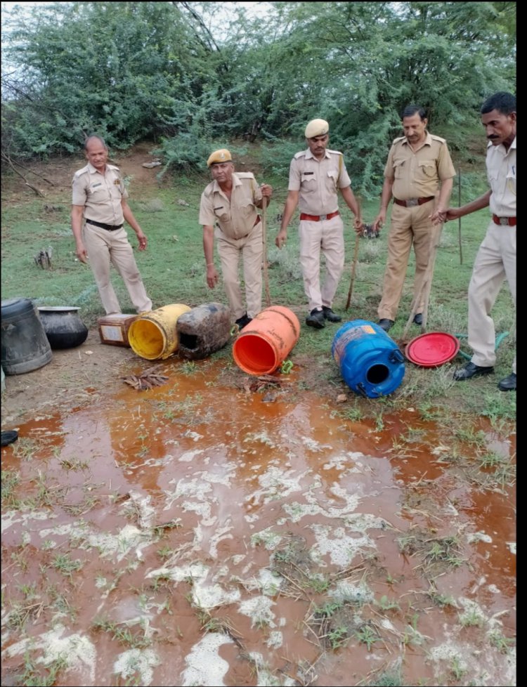 आबकारी सीआई की कार्रवाई: अवैध शराब की भट्टियां व 1000 लीटर कच्ची शराब की नष्ट