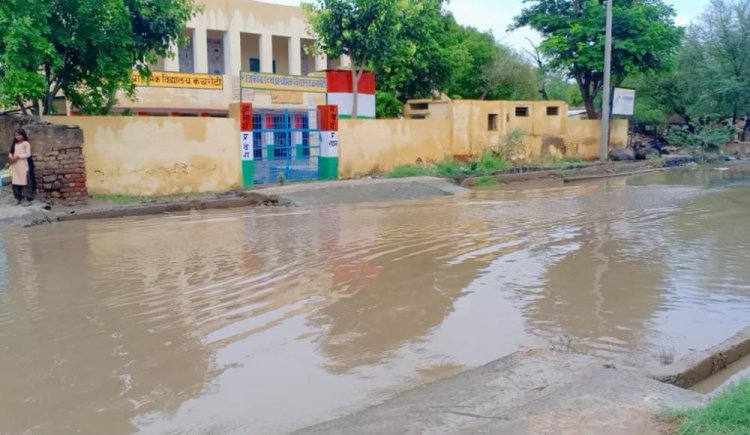 गोविंदगढ़ क्षेत्र का ऐसा स्कूल जहां शिक्षा पाने के लिए तरणताल से होकर गुजरते ननिहाल: सूचना के बाद भी जिम्मेदार बेखबर