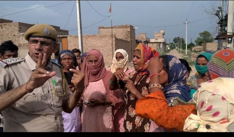 मनरेगा कार्य शुरू करवाने को लेकर ग्राम पंचायत भवन झोटांवाली पर श्रमिकों ने किया धरना प्रदर्शन