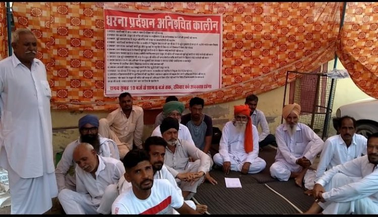 झूठे इकरारनामें की आड़ में मंदिर की जगह बेचने व खरीद करने वालों के खिलाफ नही हुई कार्यवाही:  पुजारी रामचंद्र का मिनी सचिवालय के सामने दूसरे दिन भी धरना रहा जारी