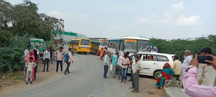 जयपुर में गिरफ्तार हुए सैनी समाज के लोगो की रिहाई की मांग को लेकर लोगों ने उदयपुरवाटी-भैरूघाट पर लगाया जाम