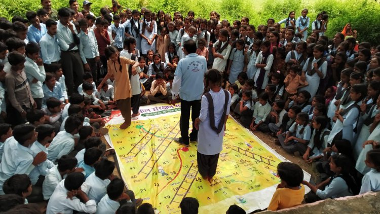 बाल संरक्षण संकल्प यात्रा: बेटियों ने कुरीतियों से लड़ने की ली शपथ, पंचायत स्तरीय बाल सरंक्षण कमेटी का गठन