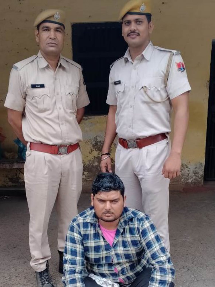 अवैध हथियारों की फैक्ट्री को संचालित करने के मामले में पुलिस ने स्थाई वारंटी को किया गिरफ्तार