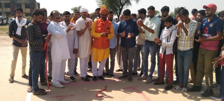 गोविंदगढ़ कस्बे में रॉयल क्रिकेट क्लब लीग का हुआ शुभारम्भ: खेल को खेल की भावना से खेलें सभी खिलाड़ी- निर्मल सुरा