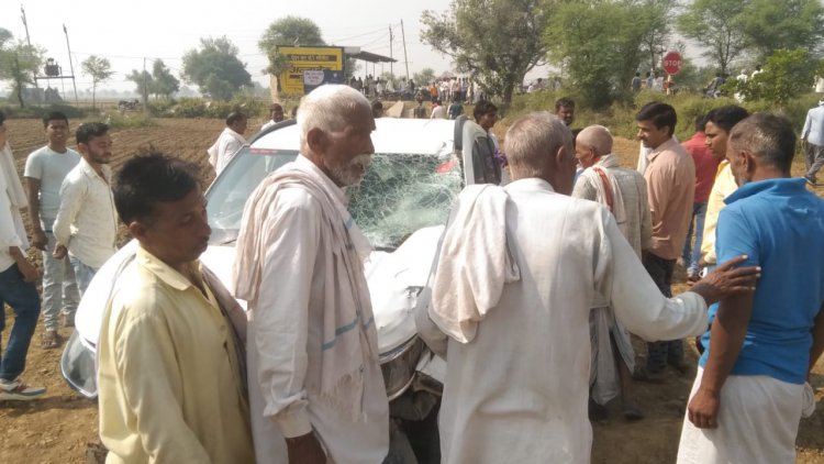 गोविंदगढ़ -जालूकी रोड पर तालड़ा के समीप कार ने मारी मोटरसाइकिल को टक्कर: एक की मौत, दूसरा अलवर रैफर