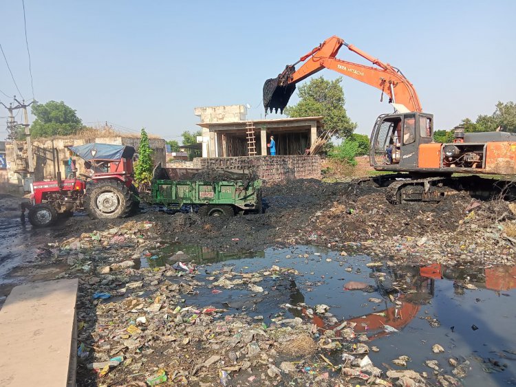 रुदावल ग्राम पंचायत द्वारा कराई गई पोखर की सफाई:  लोगों को मिलेगी कचरे से राहत