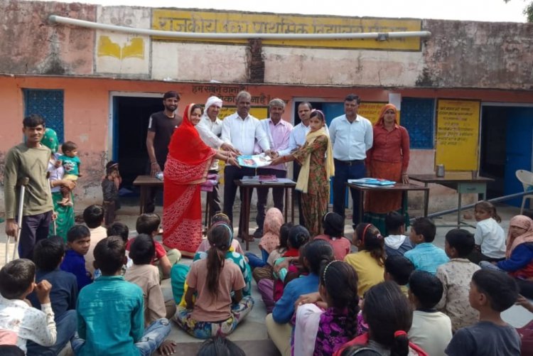 एसएमसी अध्यक्ष  व अभिभावकों ने किया मुख्यमंत्री बाल गोपाल योजना एवं निःशुल्क यूनिफॉर्म  योजना का शुभारंभ