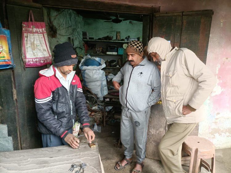 कबाड़ी की दुकान से एक लैपटॉप 10 किलो तांबा चोरी