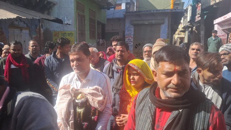 कठूमर कस्बे के प्राचीन झोपड़ी वाले मंदिर में शनि देव मूर्ति की हुई स्थापना