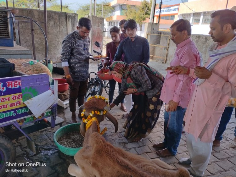 गौ सेवकों के साथ गौपुत्र सेना ने गौ माताओं को गले लगा कर मनाया गौ-आलिंगन दिवस