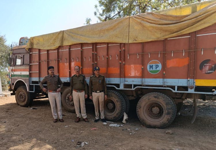 गेहूं से लदे 2 ट्रक चुराने वाले तीनों आरोपी पकड़े,   960 बोरी गेहूं जप्त