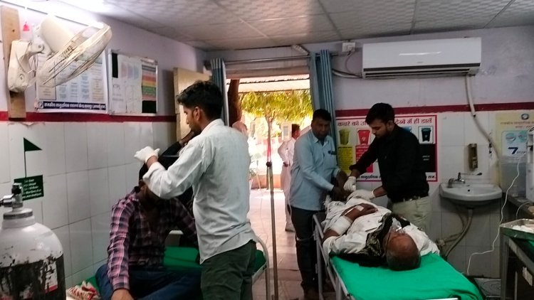 पीड़ितों को थाने में मामला दर्ज करवाना पड़ा भारी, लाठी डंडों से की मारपीट