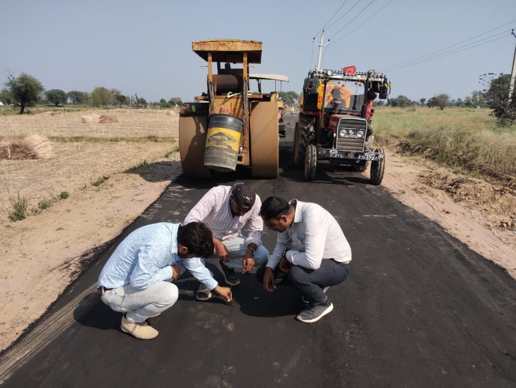 एक्सईएन ने किया बाई सड़क निर्माण कार्य का निरीक्षण: बोले- सड़क की गुणवत्ता उत्तम