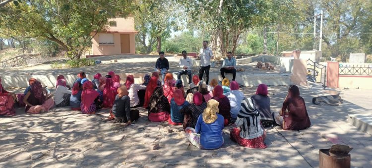 सादड़ी में हाथ से हाथ जोड़ो अभियान के तहत सरकार की जनकल्याणकारी योजनाओं की दी जानकारी