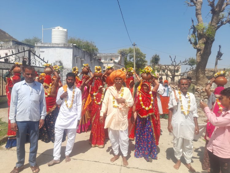 महिलाओं ने निकाली कलश यात्रा, देवी माता की प्रतिमा की प्राण प्रतिष्ठा का हुआ आयोजन