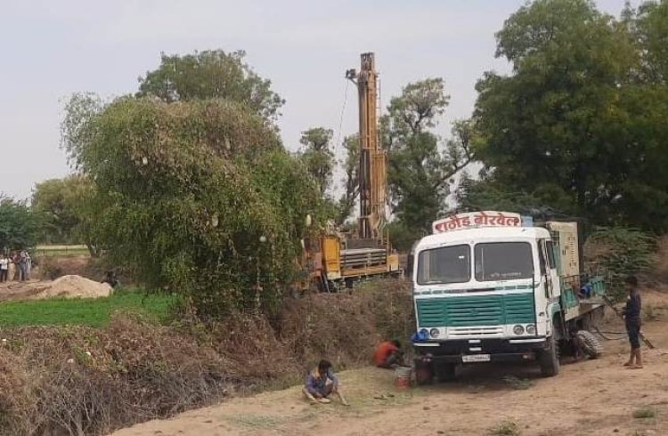 सिवायचक भूमि पर बिना स्वीकृति लिए हो रहें अवैध बोरवेल की शिकायत पर प्रशासन ने रुकवाया