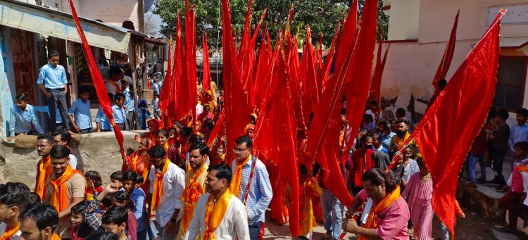 गढ़ बालाजी‌मय हुआ चिराना, भव्य पुष्पवर्षा के बीच निकली विशाल निशानयात्रा:3दिवसीय हनुमान जन्मोत्सव शुरु