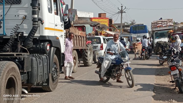 दौसा-अलवर सड़क  मार्ग पर आए दिन जाम की परेशानी से एक्सीडेंट व मौत का डर