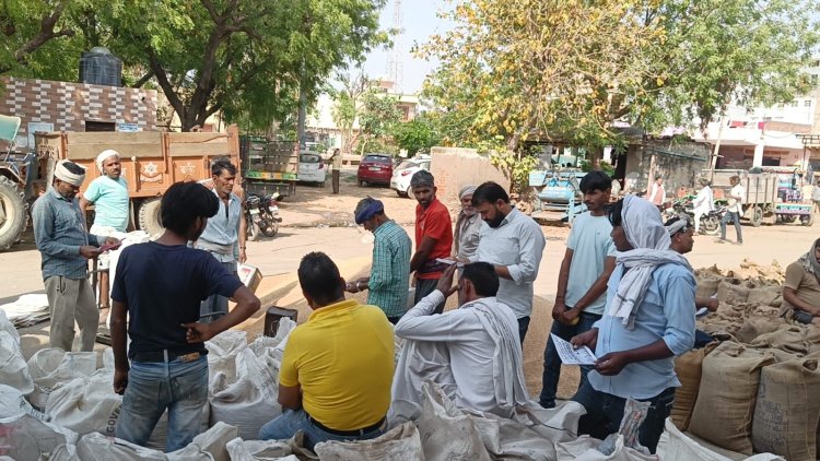 महुआ को जिला बनाने मांग को लेकर महापंचायत के लिए महुआ के व्यापारियों को किया आमंत्रित