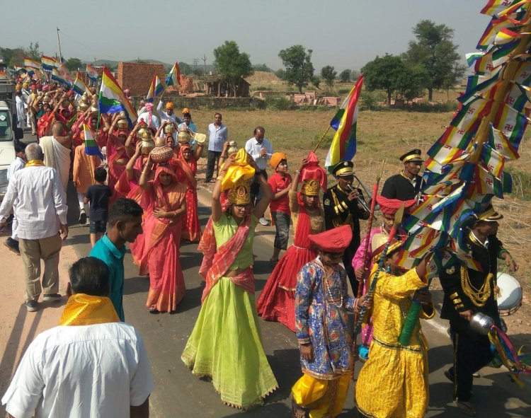 आचार्य श्री के मंगल प्रवेश के साथ प्रतिष्ठा महोत्सव शुरू: दिनभर मंदिर में हुए धार्मिक विधान, गूंजे महावीर के जयकारे