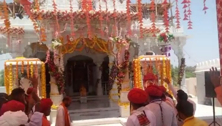 मंदिरों में प्रतिष्ठित हुई देवियां -दर्शनार्थियों ने चामुंडा माता, बायोसा माता एवं हिंगलाज माता के किए दर्शन