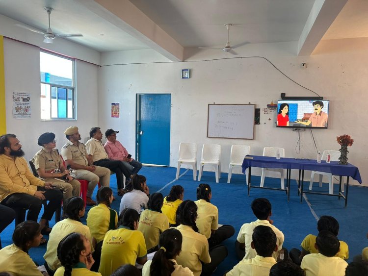 द बोहराज ग्लोबल स्कूल मे गोल्डमेडलिस्ट रिटायर्ड कॉलेज प्रिंसिपल सतीश सिंघल ने फिजिक्स विषय के संदेहों का किया समाधान: प्रशिक्षु डीवाईएसपी श्वेता पाठक द्वारा गुड टच-बैड टच की दी जानकारी