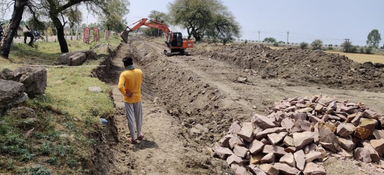 देलाहेड़ी लिफ्ट माइनर का काम ठेकेदार की मनमर्जी से हो रहा निर्माण कार्य मौके पर नहीं रहते कोई अधिकारी