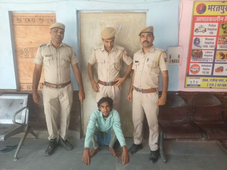 जुरहरा पुलिस की कार्यवाही, 11 लीटर हथकड शराब सहित एक युवक गिरफ्तार: शराब से भरी प्लास्टिक की जरीकेन जब्त