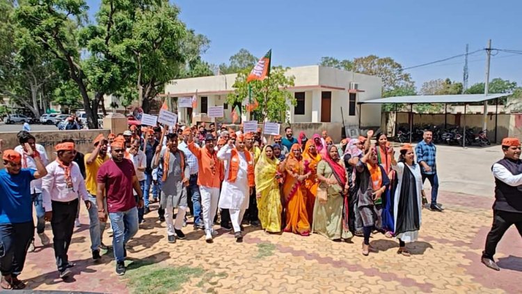 महंगाई राहत कैम्पों में दिव्यांग, बुजुर्ग व महिलाएँ घण्टों धूप में खडे हो रहे  आहत :- भूतड़ा