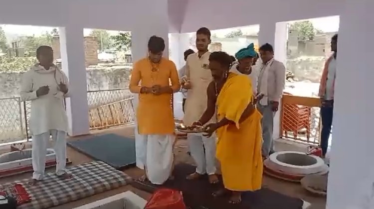 गौरी गणेश आदि आवाहीत देवी देवताओ का पूजन अर्चन करके मूर्तियों का जलादिवास एवं अन्ना दिवास कर किया गया शुभारंभ