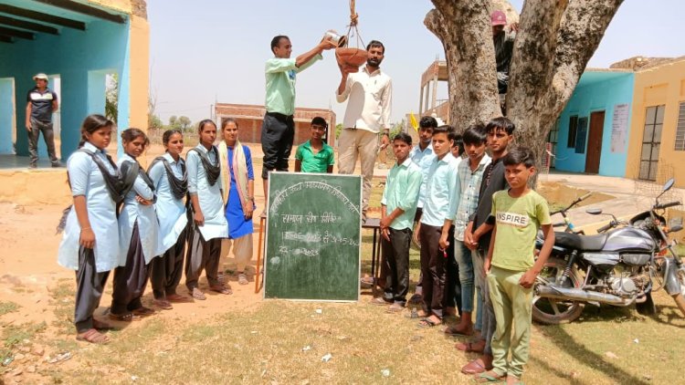 समाज सेवा शिविर में कर रहे समाज सेवा के कार्य