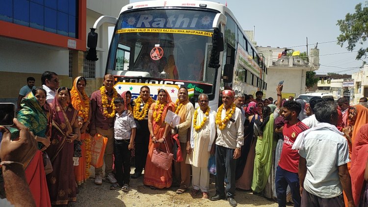 सौ यात्रियों का जत्था कारोई से उत्तराखंड यात्रा के लिये रवाना