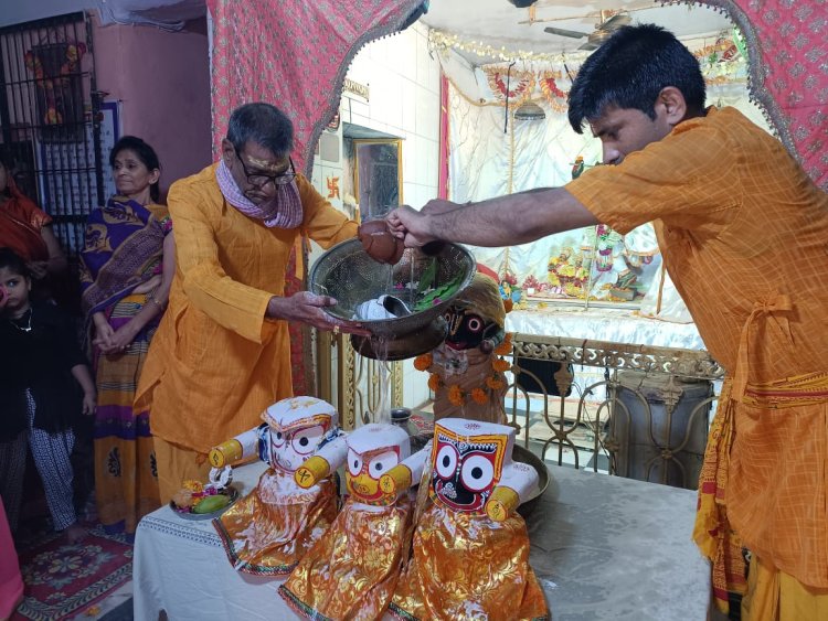 108 कलशो से हुआ भगवान जगन्नाथ का जलाभिषेक  भक्तो ने कमाया धर्मालाभ