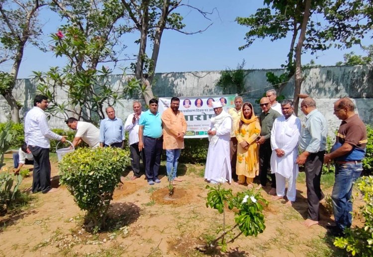 वृक्ष प्रकृति की अनुपम धरोवर है - स्वामी मनोहर लाल महाराज  सदगुरू टेंऊराम गोशाला में किया वृक्षारोपण