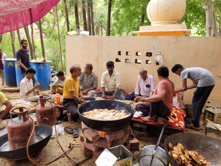 बेहतर बारिश व सुख शांति अमन भाईचारा के लिए  सूरजमुखी बांध पर ग्रामीणो ने किया भंडारे का आयोजन