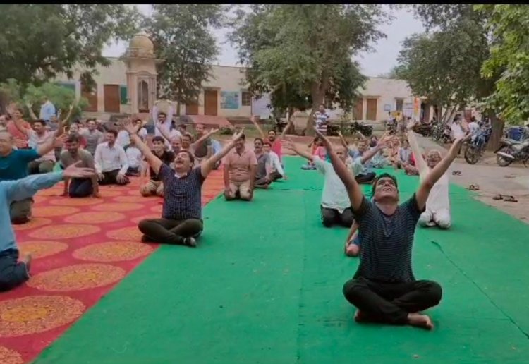 रामगढ और अलावडा़ में अंतर्राष्ट्रीय योग दिवस धूमधाम से मनाते हुए एसडीएम ने तंबाकू सेवन ना करने की दिलाई शपथ