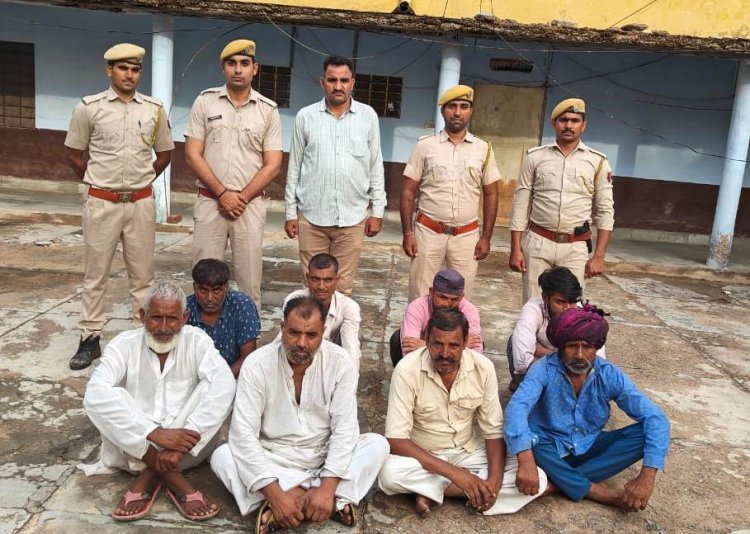 पुलिस ने 2 स्थाई वारंटी सहित 8 लोगों को किया गिरफ्तार :35 लीटर हथकड शराब बरामद