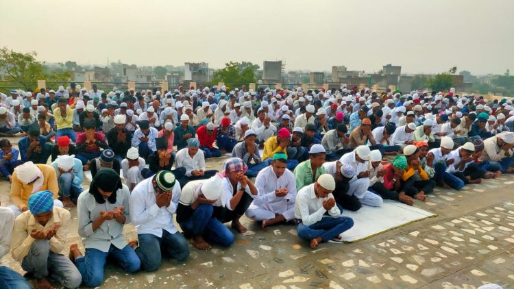 मुस्लिम समाज द्वारा ईद उल अजहा का पर्व हर्षोल्लास से मनाया